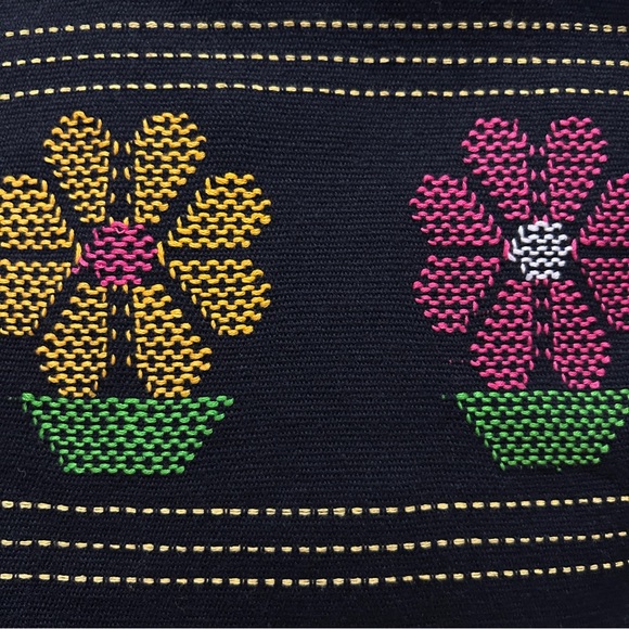 Multicolored Floral Embroidered Mexican Blouse 100% handmade. - Picture 4 of 9